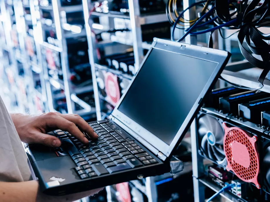 3 lehetséges megoldás az informatikai munkaerőhiányra