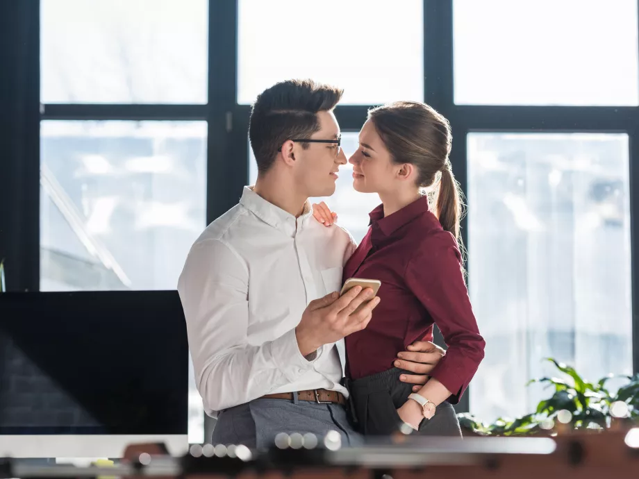 Kollégák extrákkal: a munkahelyi románcok nyomában