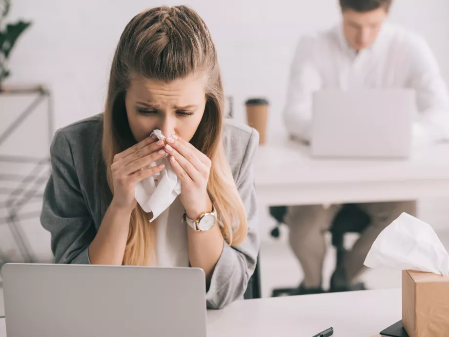Ne hagyd, hogy az influenza ledöntsön a lábadról: így védekezhetsz a munkahelyeden