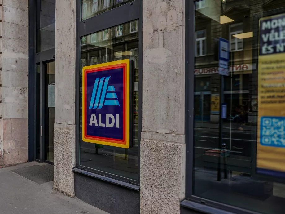 Az ALDI 100 új munkahellyel készül a balatoni szezonra