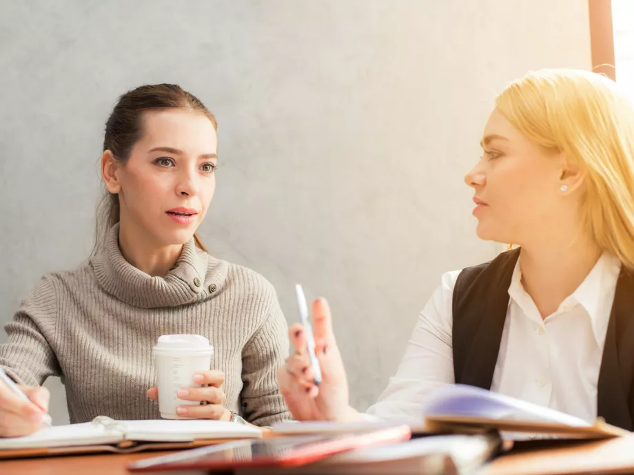 Generációk a visszajelzés palettáján: instant feedback vs. éves nagy beszélgetés